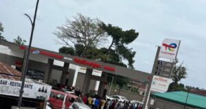 Bata recupera la normalidad en sus estaciones de servicio tras tres días de escasez de combustible