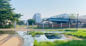 vecinos de las viviendas sociales de Mondong denuncian el abandono de su entorno