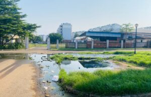 vecinos de las viviendas sociales de Mondong denuncian el abandono de su entorno