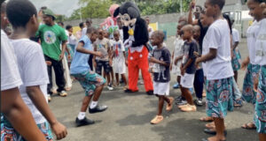 Sonrisas y diversión para los niños del orfanato de Malabo en el Día Internacional de la Infancia