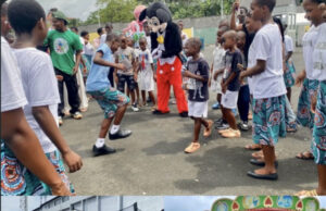 Sonrisas y diversión para los niños del orfanato de Malabo en el Día Internacional de la Infancia