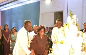 Entre aplausos y felicitaciones, Obiang Nguema corta el pastel de su 84 cumpleaños
