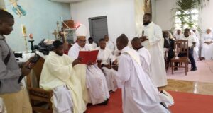 La Vieja Iglesia Católica de Guinea Ecuatorial ordena a dos nuevos sacerdotes en Bata