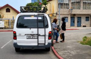 La escasez de gasolina paraliza gran parte del servicio de taxis en Bata y los «100-100» asumen el control del transporte urbano