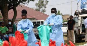 El ébola deja más de 1.000 muertos en la RDC y Uganda