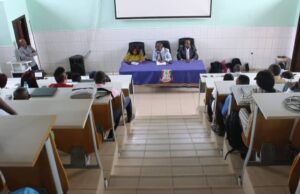 Bata reúne a expertos para mejorar las políticas sanitarias