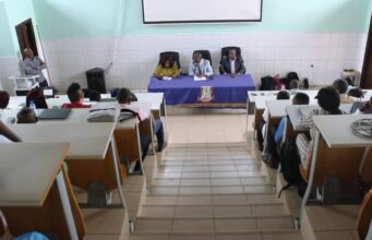 Bata reúne a expertos para mejorar las políticas sanitarias
