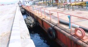 Puerto de Bata alerta sobre el deterioro de una gabarra vinculada a GEPetrol