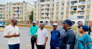 Obras Públicas lleva al terreno la supervisión de las viviendas sociales de Nkoantoma y Mondong