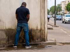 Uganda impondrá hasta cinco años de prisión por orinar en calles y carreteras