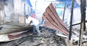 Un incendio reduce a cenizas dos viviendas en Comandachina y deja a una propietaria en situación de extrema vulnerabilidad