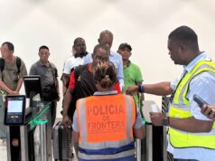 Pasajeros llegan por sorpresa a la nueva terminal de Bata durante un vuelo de simulacro