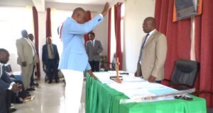 José Luis Engonga Sima Mile toma posesión como alcalde de Niefang y jura su cargo