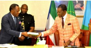 El Jefe de Estado recibe la obra que busca preservar la memoria histórica de Guinea Ecuatorial