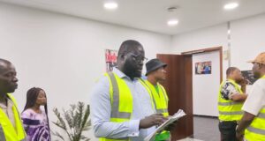 La inspección preliminar del emisario de la Confederación Africana de Fútbol (CAF), Djibril Diop, al Estadio de Bata sigue su curso con normalidad