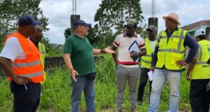 El ministro de Estado de Obras Públicas exige calidad en la rehabilitación de 18 calles de Bata, con un 80 % de ejecución