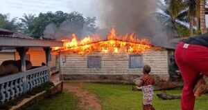 Una familia pierde su hogar tras un incendio en el barrio Biyendem de Bata