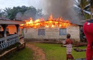 Una familia pierde su hogar tras un incendio en el barrio Biyendem de Bata