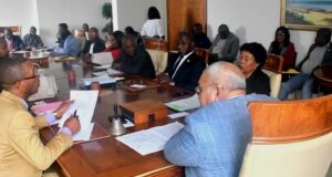 El pleno municipal de Bata analiza las cuentas de 2025 y fija medidas para aumentar la recaudación