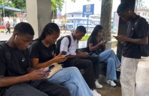 Las redes sociales transforman los hábitos de comunicación de los jóvenes en Bata y Malabo