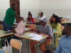 Ediciones Esangui se presenta en Ebibeyin y dona libros al Centro Dr. Rafael María Nze Abuy
